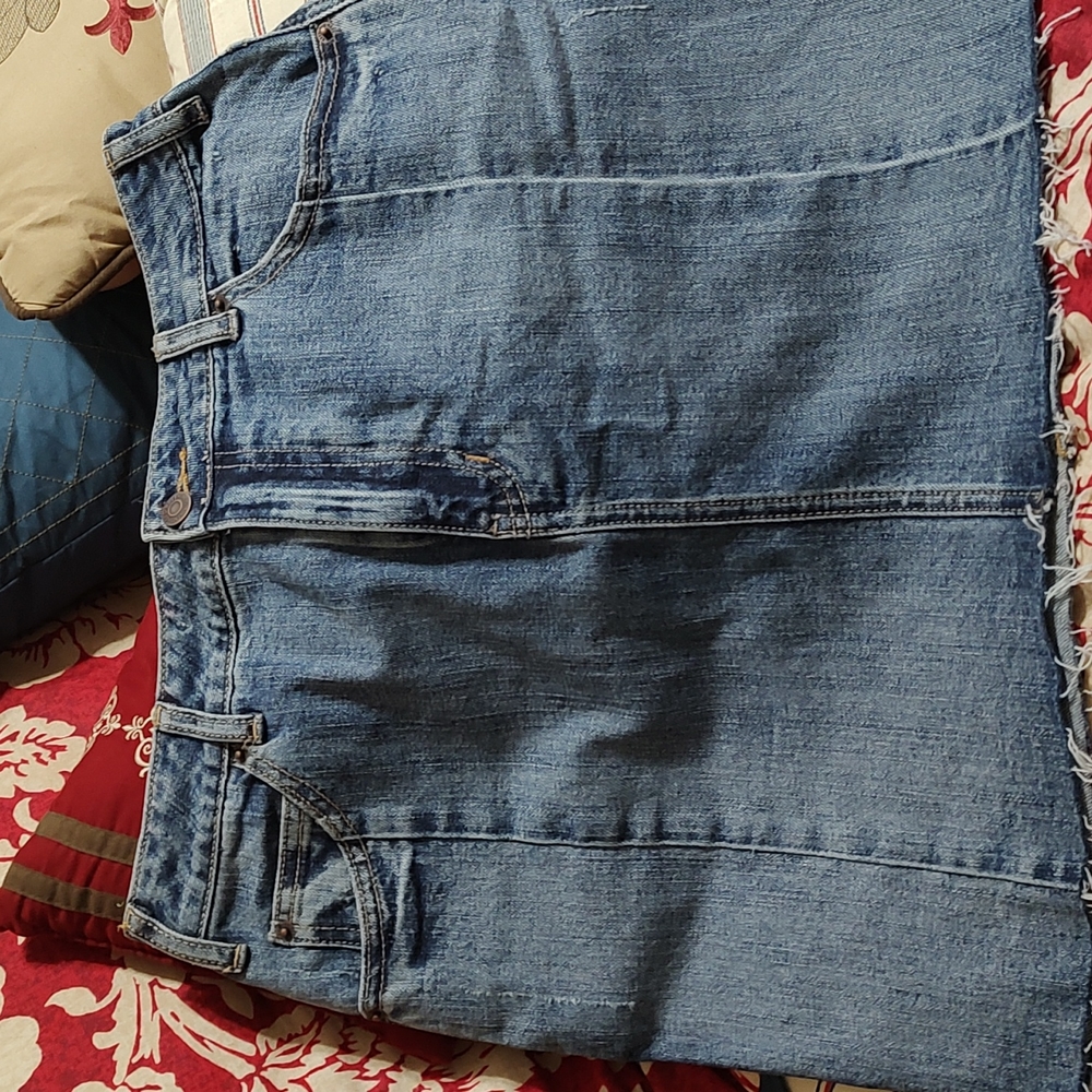 Never worn, washed once, denim skirt with a frayed hem. Old Navy, size 6 womens